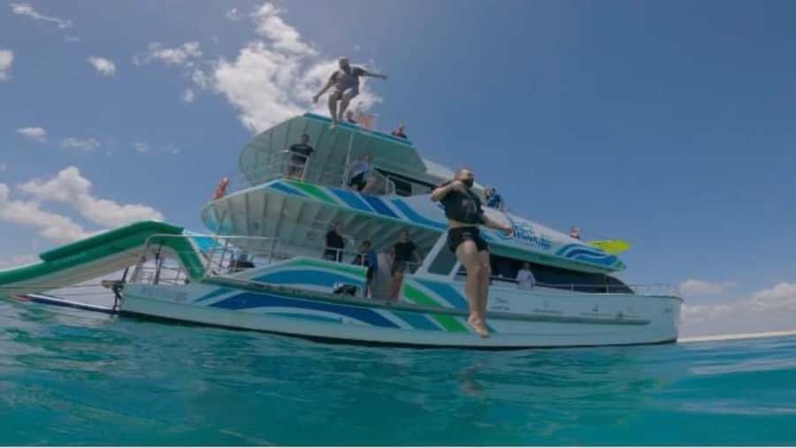 Hervey Bay: Aqua Oasis Cruise - QuickCat II on the water: what this feels like in real life
