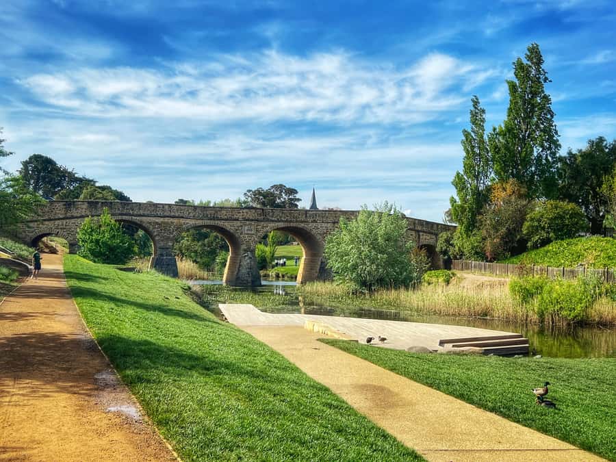Historic Richmond Village Half-Day Coach Tour - How the 15-Minute Guided Portion Sets Up Your Free Time