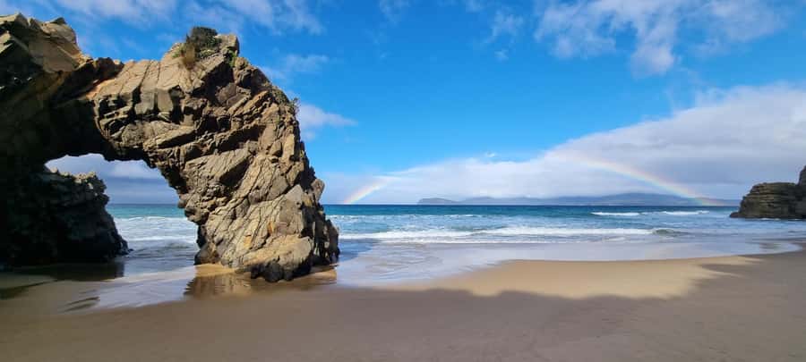 Hobart: Bruny Island Adventure: Hike, Highlights & Tastes - Mars Bluff, Miles Beach and what the rock formations are teaching you
