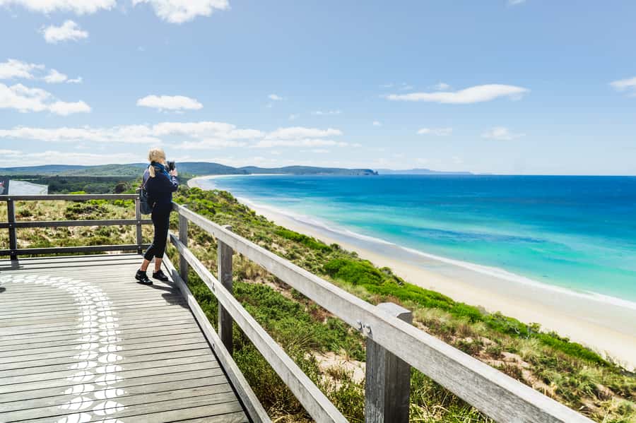 Hobart: Bruny Island Food, Sightseeing & Lighthouse Day Tour - Hotel Bruny lunch: one course that keeps energy up