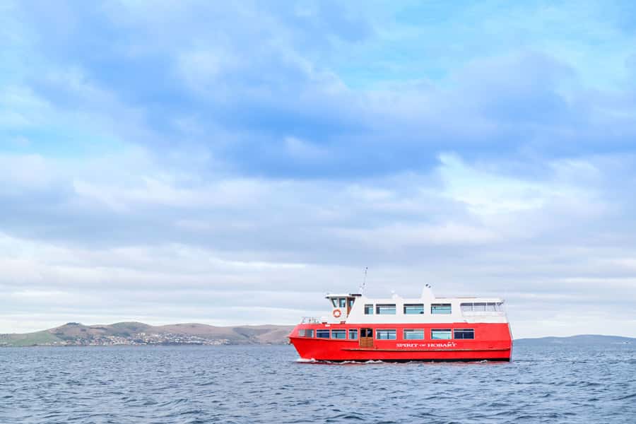 Hobart: Historic Lunch Cruise - Crossing the Derwent: Eastern Shore, Bellerive, and Kangaroo Bluff