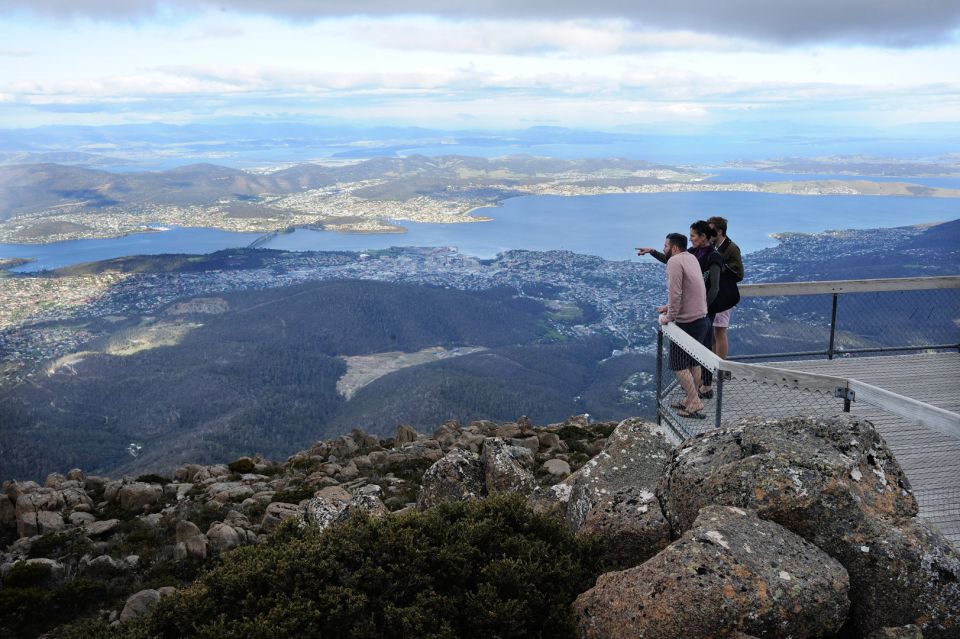 Hobart: Kunanyi/Mt Wellington Hop-on Hop-off Bus Pass - Weather reality on Mt Wellington: plan for 4 seasons in a pocket