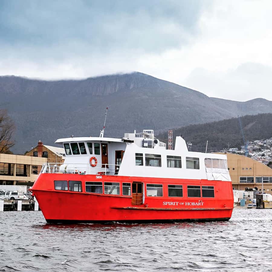 Hobart: Morning River Cruise - Setting Off Up the Derwent: Botanical Gardens and Government House