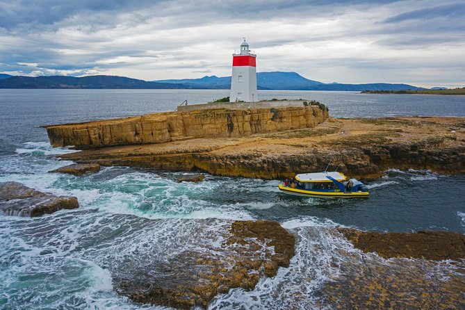 Hobart Sightseeing Cruise including Iron Pot Lighthouse - The River Derwent views: Hobart landmarks from a moving perspective