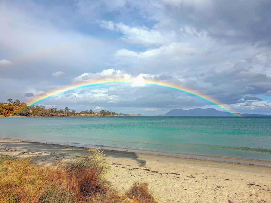 Hobart: Wineglass Bay, Freycinet Park, and Richmond Tour - Honeymoon Bay and Cape Tourville Lighthouse: smaller stops, bigger feelings