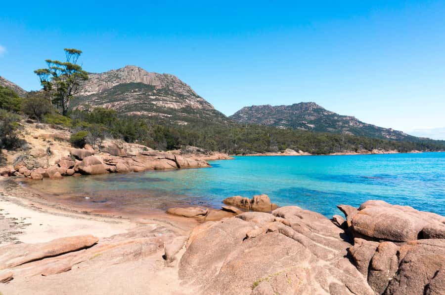 Hobart: Wineglass Bay, Freycinet Park, and Richmond Tour - Devil’s Corner Cellar Door and food stops: what’s included and what to budget