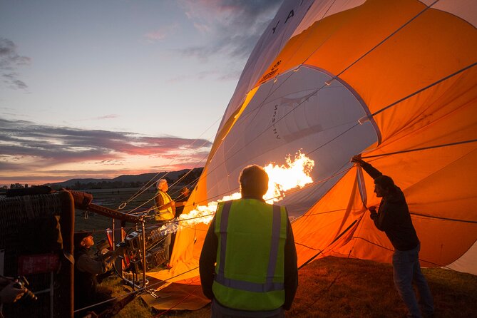 Hot Air Balloon Flights in Perth (Avon Valley) with breakfast - The value of $265.38 for a Perth-area sunrise balloon ride