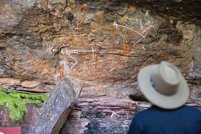 Kakadu Wildlife Escape Fogg Dam or Crocodile Cruise from Darwin - Ubirr Rock: ancient galleries and a sacred viewpoint