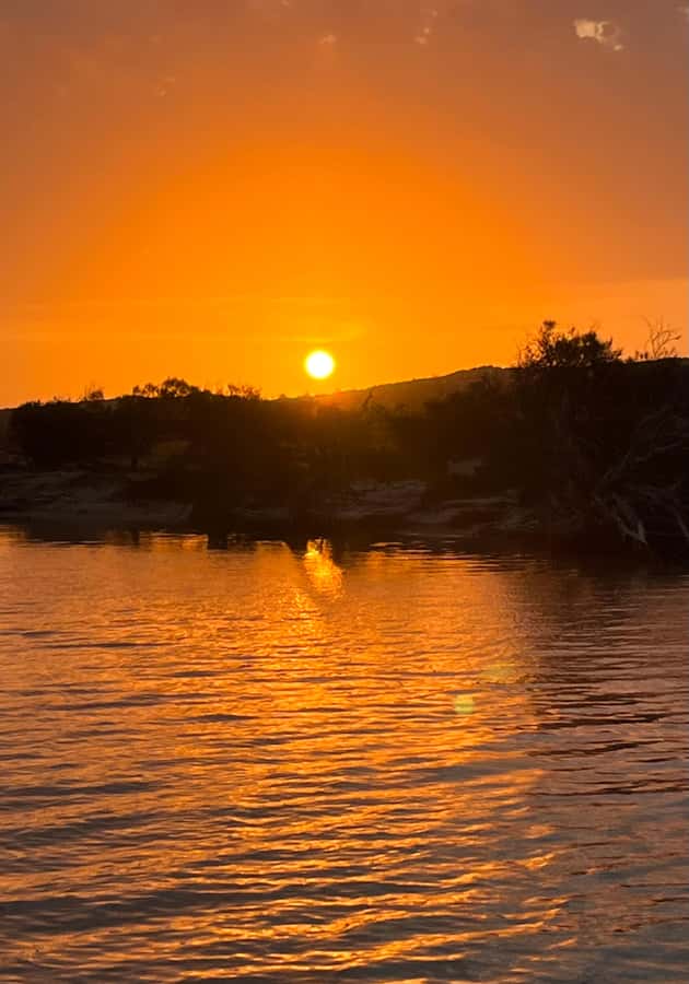 Kalbarri: Murchison River Wilderness Wildlife Cruise - Narrow channels, colored rocks, and the Goat Island turn-around feel