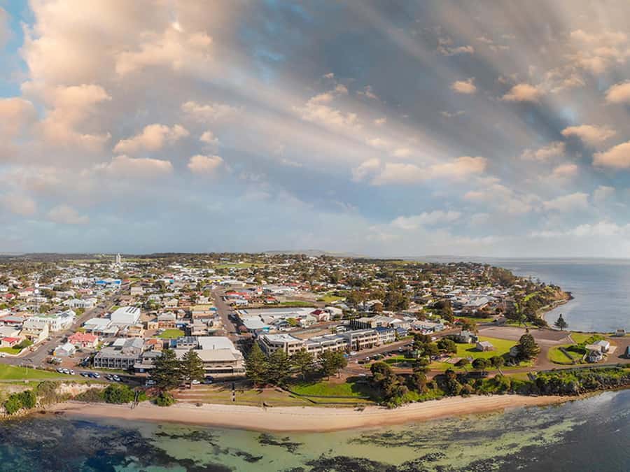 Kangaroo Island: Half-Day Tour Guided Coach Tour - Penneshaw to Kingscote: How the Coach Day Feels
