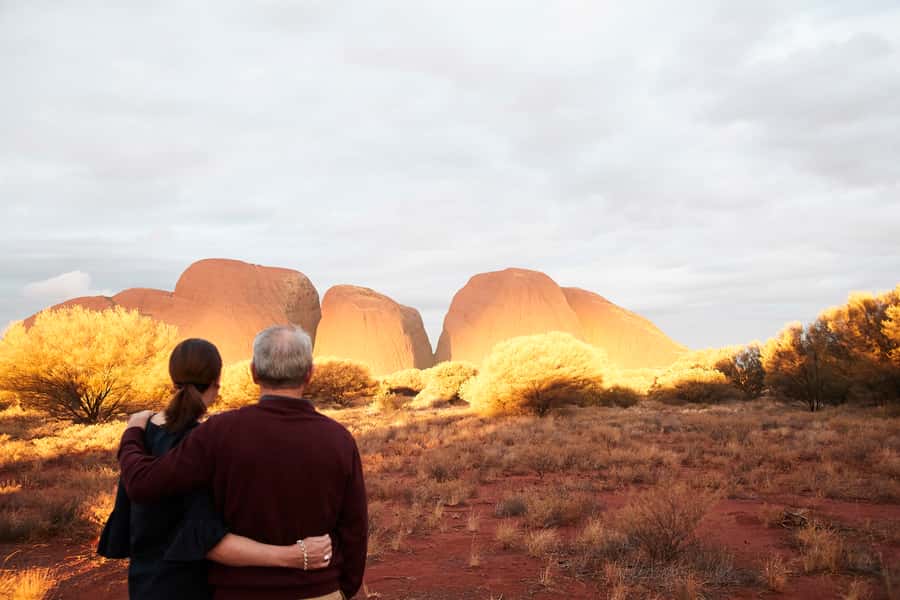 Kata Tjuṯa Sunset Tour with Sparkling Wine and Cheeseboard - What to pack for Kata Tjuta’s temperature swings