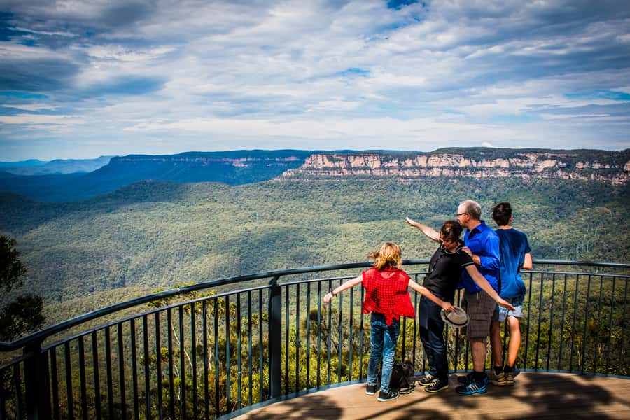 Katoomba: Blue Mountains Full-Day Hop-On Hop-Off Bus Tour - Stop 1 in Katoomba: get to the cliff edge fast