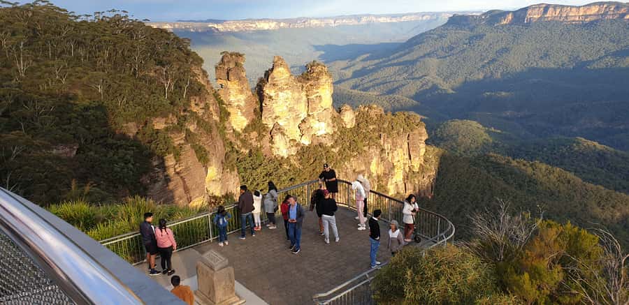 Katoomba: Blue Mountains Full-Day Hop-On Hop-Off Bus Tour - Leura Village stop: cafes, gardens, and a change of pace