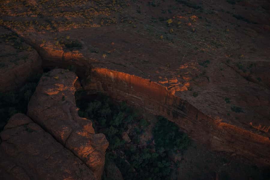 Kings Canyon: Helicopter Flyover - Meeting at Kings Canyon Resort Helipad and Getting Airborne