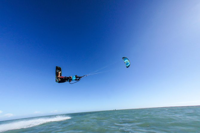 Kitesurfing Lesson - The 3-hour lesson flow: from wind checks to first controlled moves