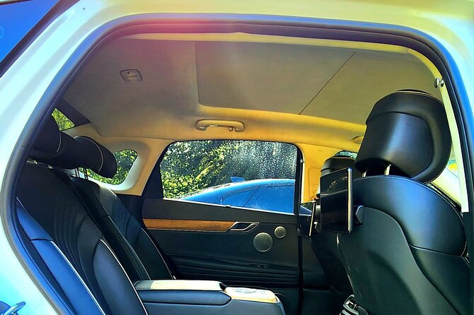 Limoroo, Airport Transfers and Luxe Door to Door Service. - Pricing and value: $161.38 per group up to 4