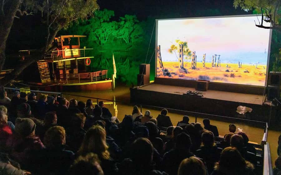 Longreach: Sunset Paddlewheeler Cruise, Show and Dinner - Bush entertainment and bush poetry: the human side of the outback show