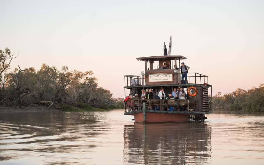 Longreach: Sunset Paddlewheeler Cruise, Show and Dinner - The 4-hour flow: from pickup to final drop-off