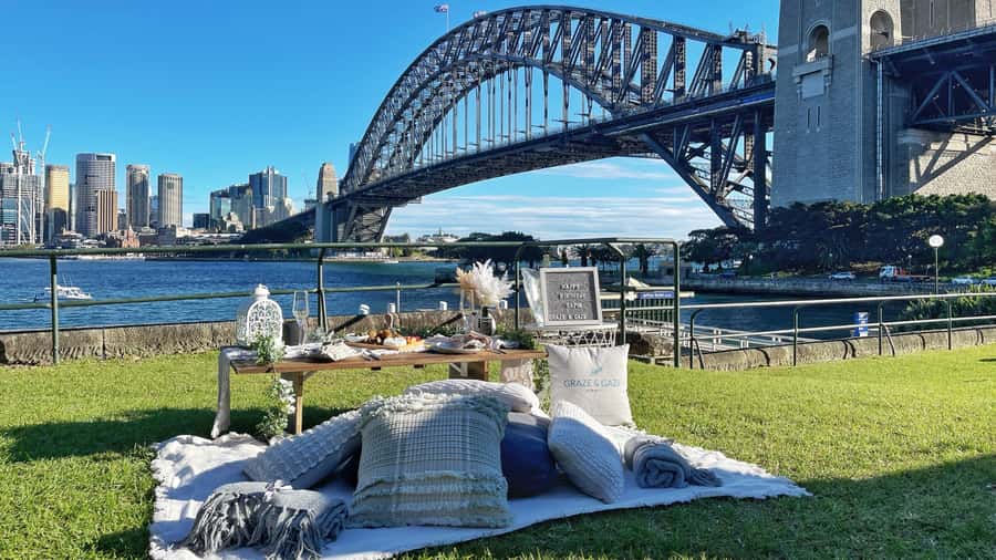 Luxury Picnic for 2 with Sydney Harbour Views at Kirribilli - Copes Lookout in Kirribilli: the view is the whole point