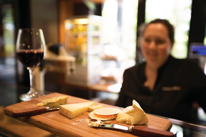 Luxury Private 90min Wine and Cheese Yarra River Cruise - When to Go and What to Wear for All-Weather Cruising