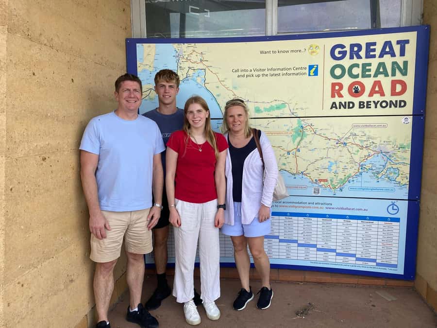 Luxury Private Great Ocean Road Tour – Up to 14 Guests - Lorne and Apollo Bay: how you’ll use your time (and what to expect)