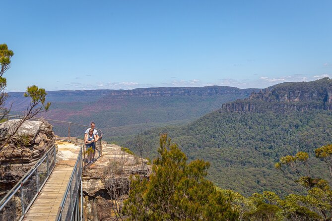 Luxury Small Group of 5 Blue Mountains Escape Tour - Katoomba lunch and shops: where you reset between lookouts