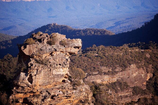 Luxury Small Group of 5 Blue Mountains Escape Tour - From Glenbrook to Lincoln’s Rock: multiple perspectives in one national-park section