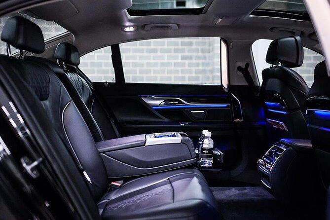 Luxury Van - Sydney Airport Private Departure Transfer - Pickup and meet-by-text: how you avoid the biggest Sydney stress point