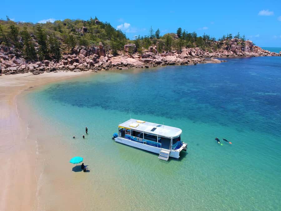 Magnetic Island: Sunset & Shipwreck Cruise - Meeting at Peppers Resort: Get on the boat without stress