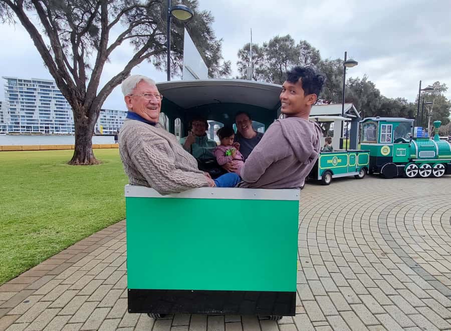 Mandjar Bay - Mini Toot - Mini Toot vs Spirit of Mandurah (Big Toot): choosing the right train length