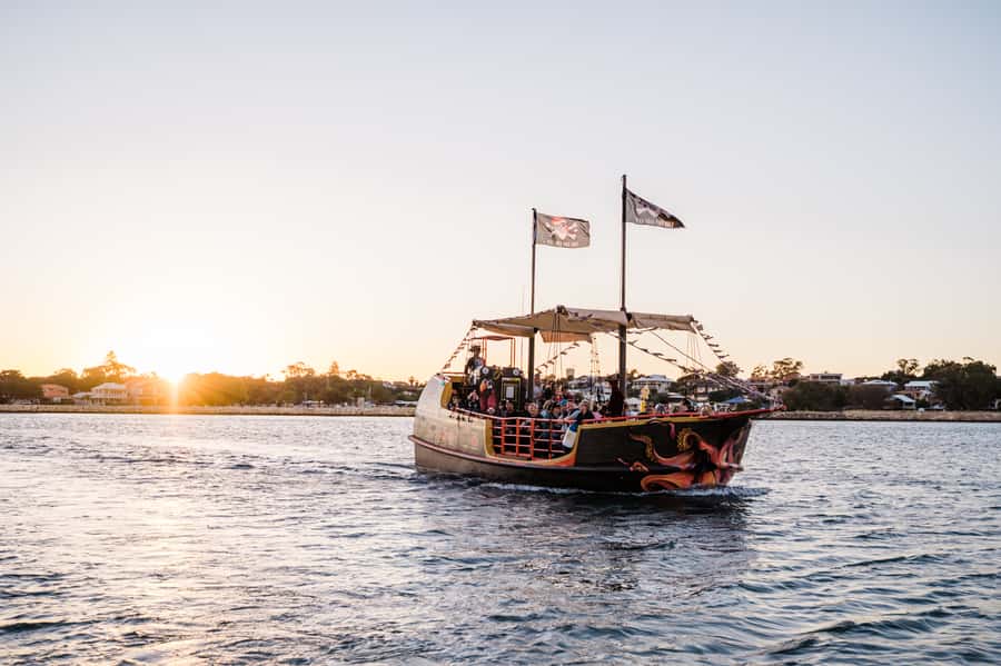 Mandurah: 1.5 Hour Sundowner Cruise - A 90-minute sundowner cruise built for easy evenings
