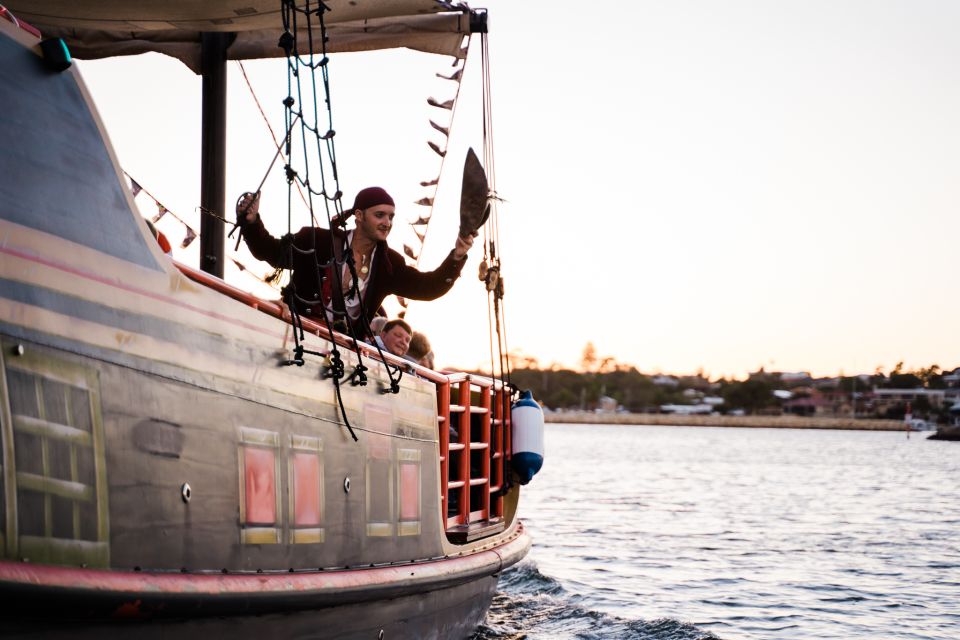 Mandurah: 1.5 Hour Sundowner Cruise - 360° views on an open-air ship (and why that matters)