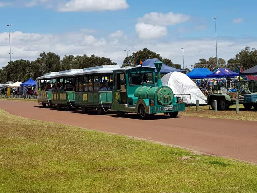 Mandurah: Big Toot 30 mins scenic tour - Downsides to know: organization, weather, and comfort limits