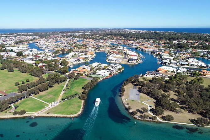 Mandurah Dolphin Cruise and Views - Mandurah dolphins in calm estuary water