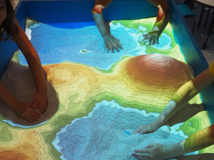 Marine Discovery Centre - Feeding programs and interactive displays: hands-on without rules-breaking