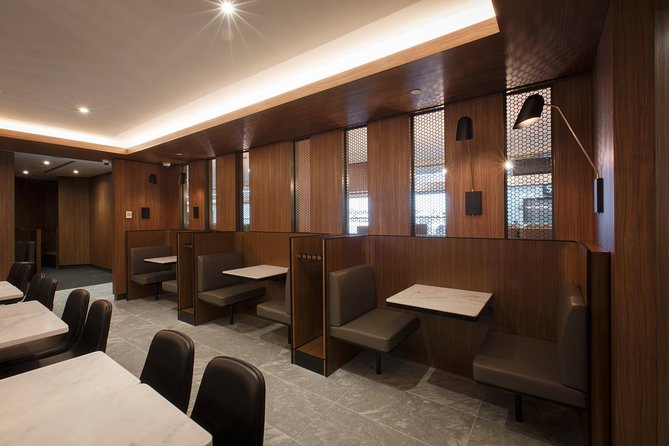 Melbourne Airport Plaza Premium Lounge - The Biggest Gaps: No Showers, No Private Rooms, and Limited Extras