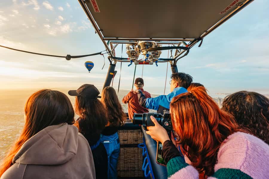 Melbourne: Balloon Flight at Sunrise with Breakfast - Safety Briefing, Then the Basket: What You’ll Actually Do in the Air