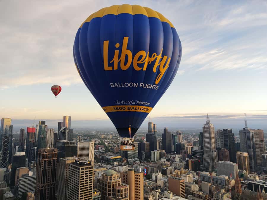 Melbourne: Balloon Flight at Sunrise with Breakfast - Breakfast at Windsor: The Reward for a Cold Start