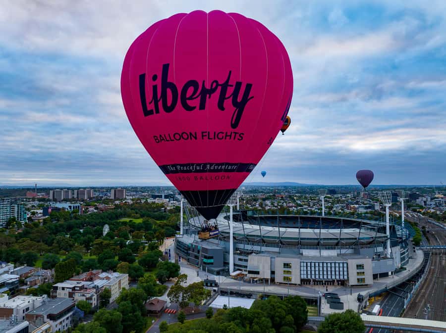 Melbourne: Balloon Flight at Sunrise with Breakfast - Meet at the Hotel Windsor: Getting Started in the CBD