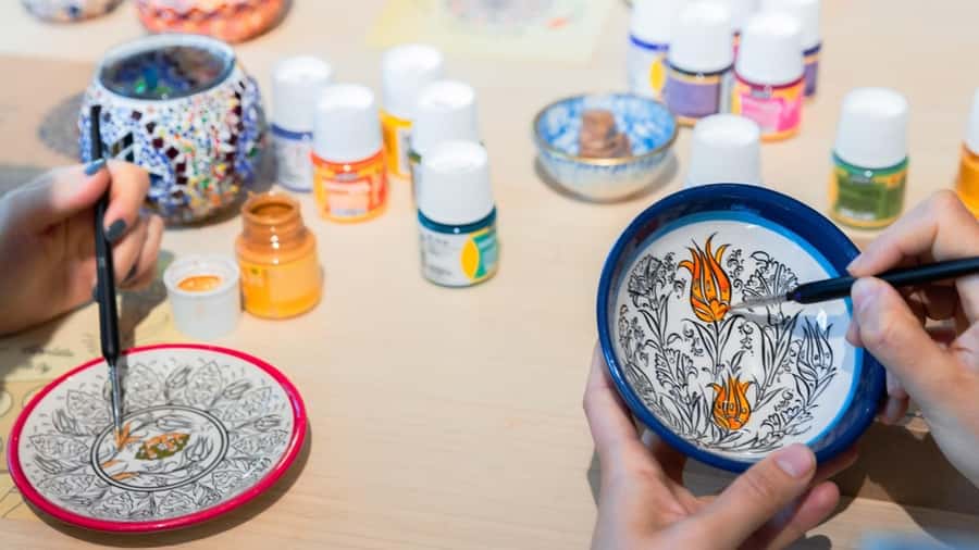 Melbourne: Ceramic Plates & Bowls Paint and Sip Classes - Guidance that helps you actually finish (without feeling rushed)