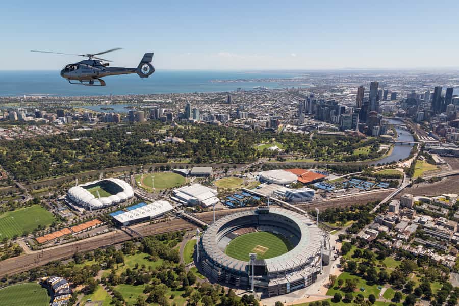 Melbourne: City and Bayside Helicopter Tour - Royal Melbourne Golf Course to the North City Turn