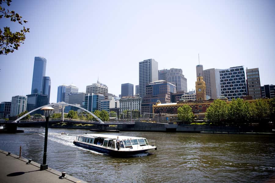 Melbourne City Cruise with Tea, Coffee, and Commentary - Choosing Your 1-Hour Cruise: Gardens & Sport or Ports & Docklands