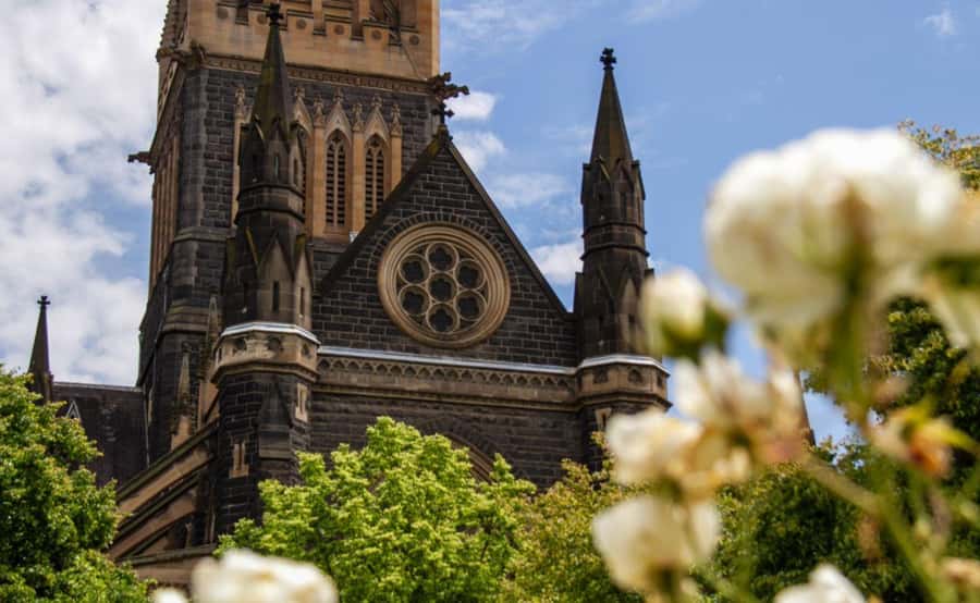 Melbourne: City Highlights Group Tour by Bus - Old Treasury, Parliament House, Little Lon, and Old Melbourne Gaol