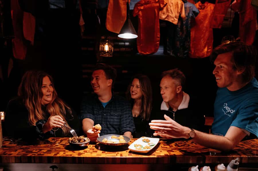 Melbourne: City Laneways Progressive Dinner and Drink - Stop 1 in Chinatown: Dim Sum and Dumplings at the Evening Peak