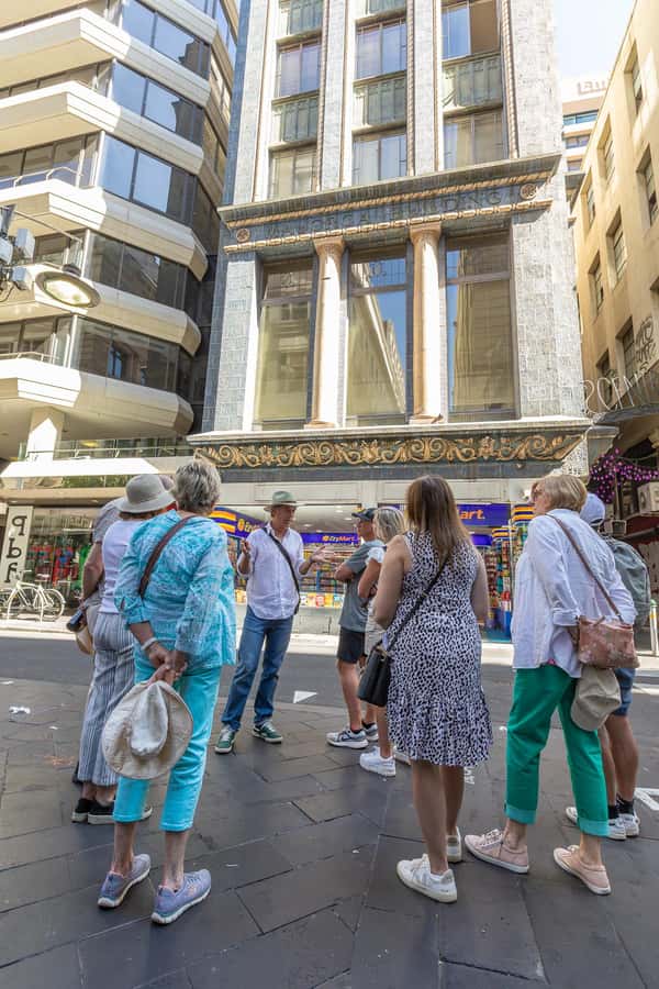 Melbourne: City Walking Tour with Local Guide - Flinders Lane: from the rag trade to modern Australia