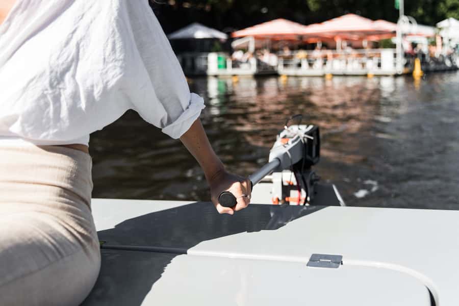 Melbourne: Electric Picnic Boat Rental on the Yarra River - Included vs. not included: plan your expectations