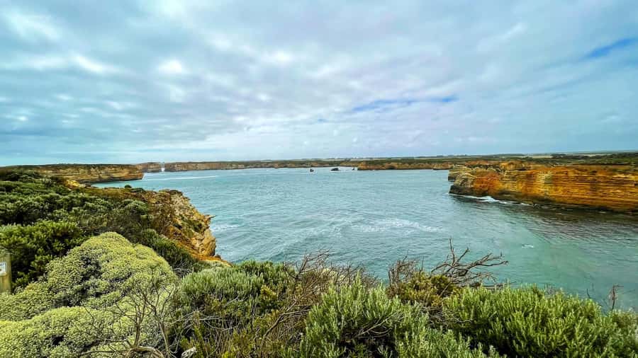 Melbourne: Great Ocean Road Adventure with Iconic Stops - The Memorial Arch at Eastern View: fast photos, real context