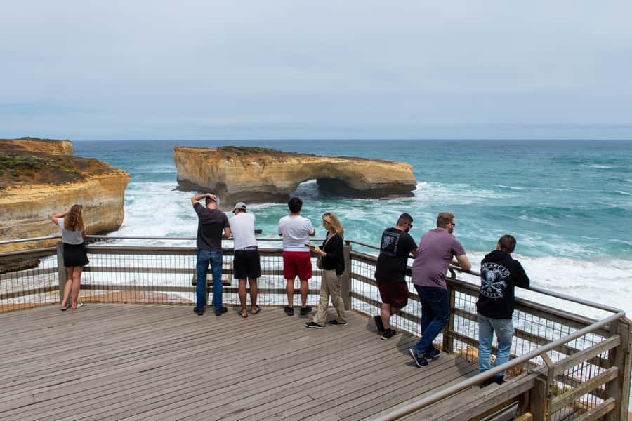 Melbourne: Great Ocean Road Extended–Top Stops&London Bridge - Getting on the bus in Melbourne: pickup times and the long-day rhythm