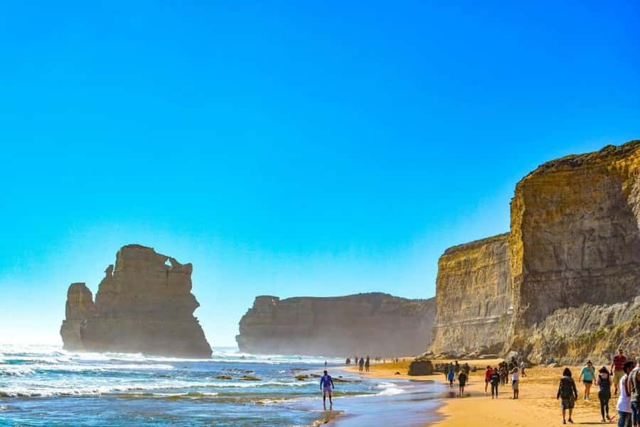 Melbourne: Great Ocean Road Full Day Private Tour - Memorial Arch and Eastern View: history you can actually pause for