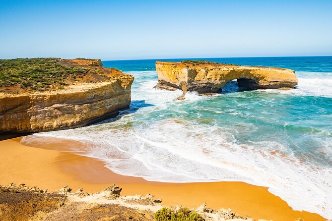 Melbourne: Great Ocean Road & Iconic Coastal Views Day Tour - Chocolate factory coffee, then Split Point Lighthouse Red Hat